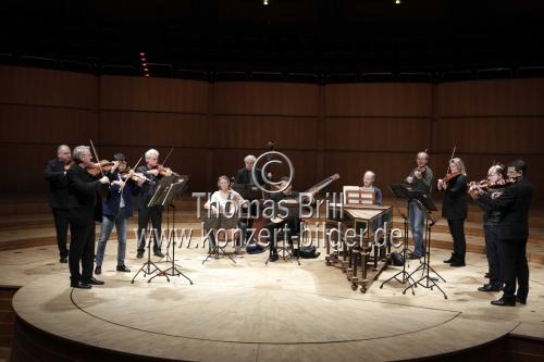 Deutsch Violinist Daniel Gaede leitet die Berliner Barock Solisten in der Philharmonie Köln (&copy; Thomas Brill)