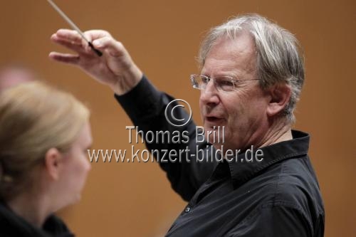 Britische Dirigent Sir John Eliot Gardiner leitet das Orchestre Révolutionnaire et Romantique in der Philharmonie Köln (&copy; Thomas Brill)