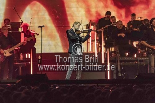 Deutsch/amerikanische Violinist David Garrett gastiert mit mit seiner Band und der Neuen Philharmonie Frankfurt auf seiner 