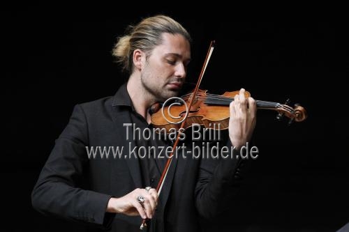Deutsch/amerikanischer Violinist David Garrett gastiert in Begleitung des französischen Pianisten Julien Quentin auf seiner 