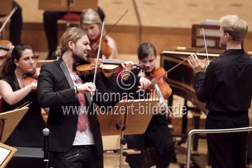 Deutsch/amerikanischer Violinist David Garrett gastiert in Begleitung des Verbier Festival Orchestra unter der Leitung des österreichische Geigers Christoph Koncz auf seiner 