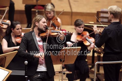 Deutsch/amerikanischer Violinist David Garrett gastiert in Begleitung des Verbier Festival Orchestra unter der Leitung des österreichische Geigers Christoph Koncz auf seiner 
