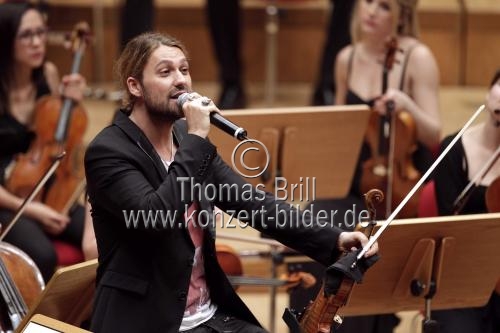 Deutsch/amerikanischer Violinist David Garrett gastiert in Begleitung des Verbier Festival Orchestra unter der Leitung des österreichische Geigers Christoph Koncz auf seiner 