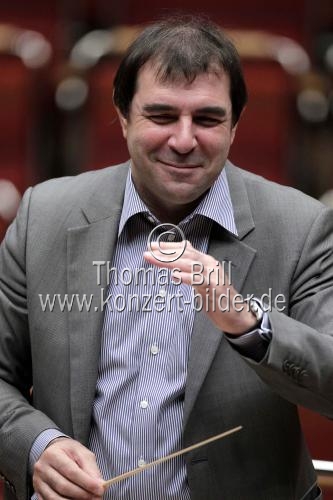 Italienischer Dirigent Daniele Gatti leitet die Wiener Philharmoniker in der Philharmonie Köln (© Thomas Brill)