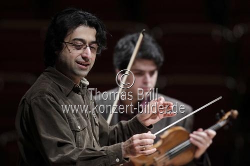 Armenischer Dirigent Ruben Gazarian leitet das Wrttembergisches Kammerorchester Heilbronn in Begleitung des deutsch-franzsischen Violinisten Michael Barenboim in der Philharmonie Kln (© Thomas Brill)