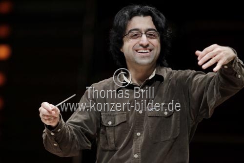 Armenischer Dirigent Ruben Gazarian leitet das Wrttembergisches Kammerorchester Heilbronn in Begleitung des deutsch-franzsischen Violinisten Michael Barenboim in der Philharmonie Kln (© Thomas Brill)