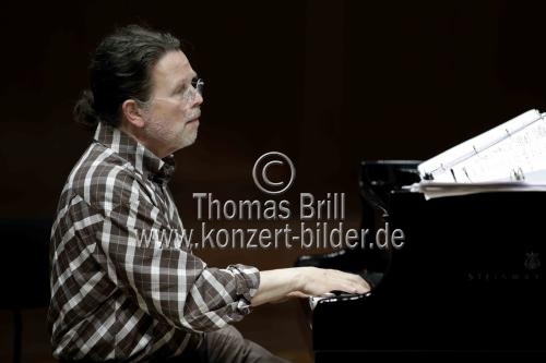 Deutsche Pianist Michael Gees begleitet den deutschen lyrischen Tenor Christoph Prégardien in der Kölner Philharmonie (&copy; Thomas Brill)