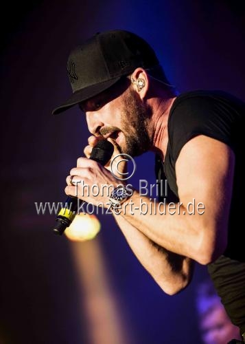 Deutsche Reggae- und Dancehall-Musiker Gentleman gastiert mit Freunden auf seinem 