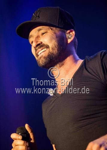 Deutsche Reggae- und Dancehall-Musiker Gentleman gastiert mit Freunden auf seinem 