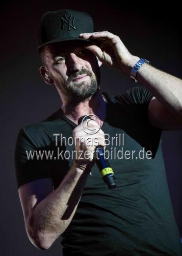 Deutsche Reggae- und Dancehall-Musiker Gentleman gastiert mit Freunden auf seinem 