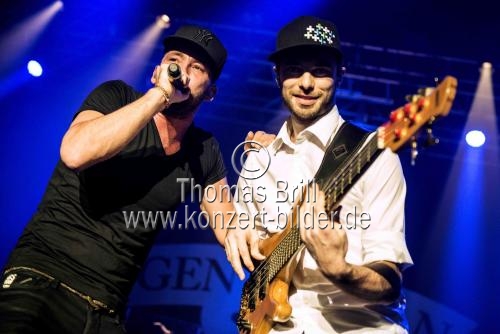 Deutsche Reggae- und Dancehall-Musiker Gentleman gastiert mit Freunden auf seinem 