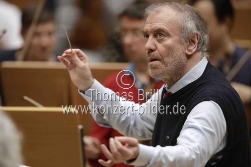 Russische Dirigent Valery Gergiev leitet die Münchener Philharmoniker in der Kölner Philharmonie (&copy; Thomas Brill)