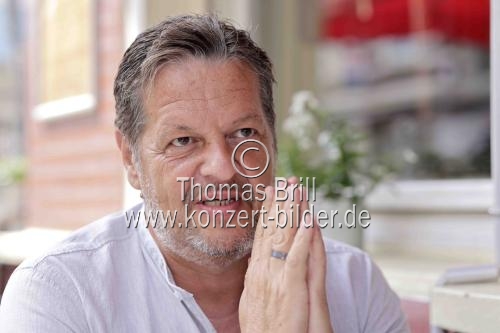 Deutsche Schriftsteller Linus Geschke im Interview bezüglich seines neuen Krimis 