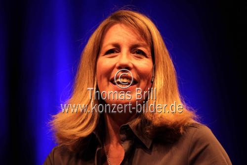 Deutsche Journalistin Anne Gesthuysen ist unterwegs mit dem deutschen Journalisten Gerd Ruge im Rahmen der driten lit.COLOGNE SPEZIAL im Klaus-von-Bismarck-Saal Kln (© Thomas Brill)