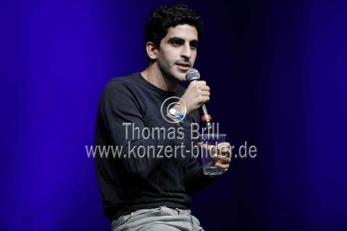 Gründer der Show RebellComedy Babak Ghassim gastiert bei der RebellComedy Show - Die üblichen Verdächtigen des 25. Köln Comedy Festival im E-Werk Köln (© Thomas Brill)