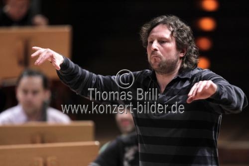 Russische Dirigent Juri Gilbo leitet die Russische Kammerphilharmonie St. Petersburg in der Philharmonie Köln (© Thomas Brill)