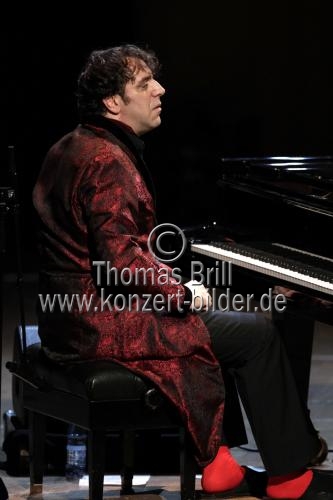 Kanadischer Musiker Chilly Gonzales gastiert in Begleitung des Kaiser Quartet in der Tonhalle Düsseldorf (&copy; Thomas Brill)