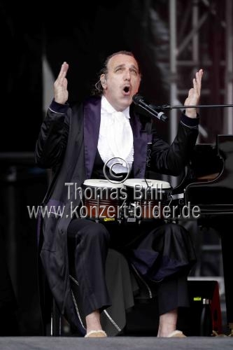 Kanadischer Musiker Chilly Gonzales gastiert auf seiner 