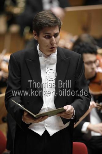 Deutsche Dirigent Hartmut Haenchen leitet das Gürzenich-Orchester Köln aus Anlass des 