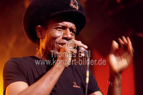 Britischer Popmusiker Eddy Grant gastierte mit The Frontline Orchestra auf seiner 