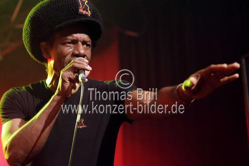 Britischer Popmusiker Eddy Grant gastierte mit The Frontline Orchestra auf seiner 