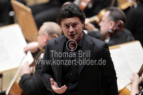 Italienische Tenor Vittorio Grigolo gastiert in Begleitung der Slowakische Sinfonietta unter der Leitung des itanienischen Dirigenten Daniele Rustioni in der Philharmonie Köln (&copy; Thomas Brill)