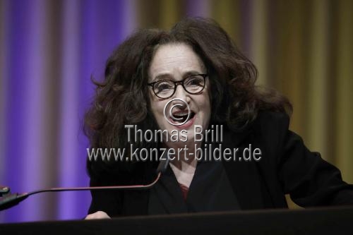 Deutsche Schauspielerinnen Hannelore Hoger und Mechthild Großmann beschäftigen sich mit der Tradition des schwarzen Humors in der Literatur in der Stadthalle Köln-Mülheim Köln (© Thomas Brill)