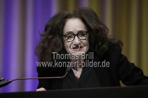 Deutsche Schauspielerinnen Hannelore Hoger und Mechthild Großmann beschäftigen sich mit der Tradition des schwarzen Humors in der Literatur in der Stadthalle Köln-Mülheim Köln (© Thomas Brill)