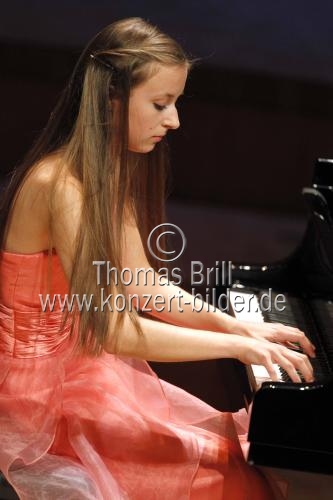 Deutsche Pianistin Nina Gurol gastiert beim Konzert der Bundespreisträger aus NRW  Jugend musiziert in der Philharmonie Köln auf (&copy; Thomas Brill)