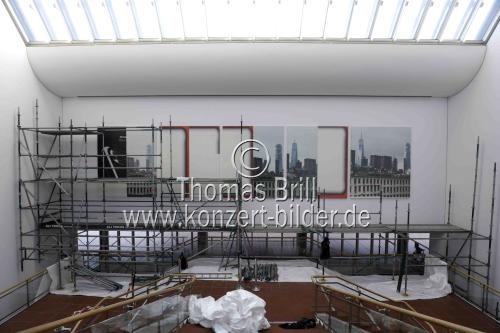 Amerikanischer Konzeptkünstler Wade Guyton eröffnet mit einer großformatigen Wandarbeit die Projektreihe 
