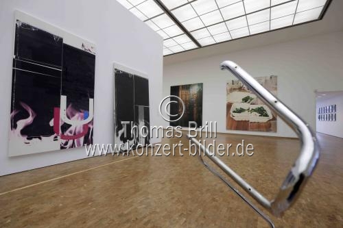 Amerikanischer Konzeptkünstler Wade Guyton gastiert mit der Ausstellung: 