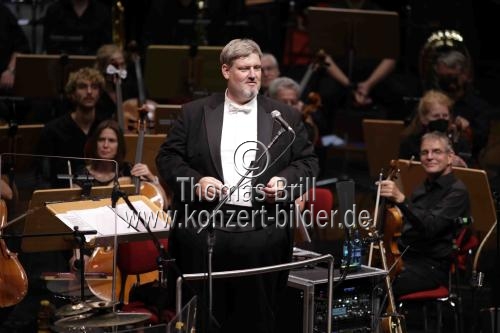 Kölner Mundartgruppe Höhner gastiert in Begleitung des Orchesters der Jungen Sinfonie Köln unter der Leitung von Sebastian Hässy zum 30. mal in der Kölner Philharmonie (© Thomas Brill)