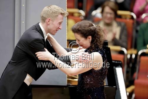 Kanadische Pianistin Angela Hewitt gastiert in Begleitung des Sinfonieorchester Wuppertal unter der Leitung des österreichischen Dirigenten Patrick Hahn in der Kölner Philharmonie (© Thomas Brill)