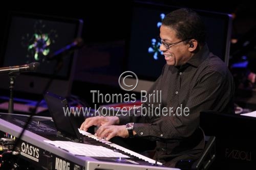 Amerikanischer Jazz-Pianist und Komponist Herbie Hancock gastiert auf seiner 