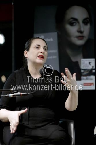 Georgische Schriftstellerin Nino Haratischwili liest aus ihrem Buch 