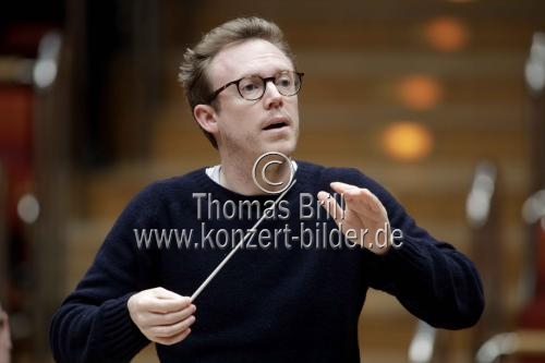Britischer Dirigent Daniel Harding leitet das Swedish Radio Symphony Orchestra in der Philharmonie Köln (© Thomas Brill)