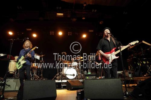 Amerikanische Musiker Jerry Harrison und Adrian Belew gastieren in Begleitung ihrer All-Star-Band auf ihrer 