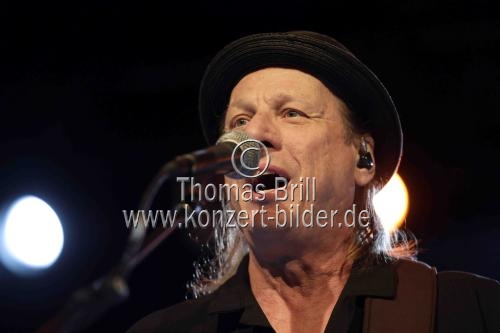 Amerikanische Musiker Jerry Harrison und Adrian Belew gastieren in Begleitung ihrer All-Star-Band auf ihrer 