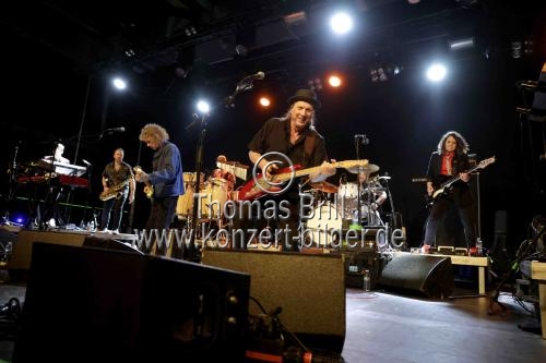 Amerikanische Musiker Jerry Harrison und Adrian Belew gastieren in Begleitung ihrer All-Star-Band auf ihrer 