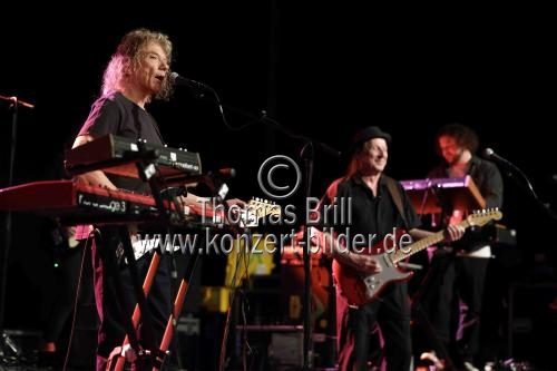 Amerikanische Musiker Jerry Harrison und Adrian Belew gastieren in Begleitung ihrer All-Star-Band auf ihrer 