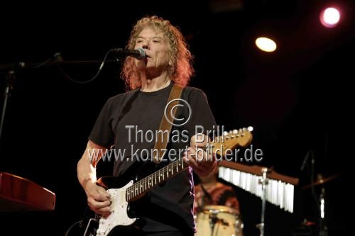Amerikanische Musiker Jerry Harrison und Adrian Belew gastieren in Begleitung ihrer All-Star-Band auf ihrer 
