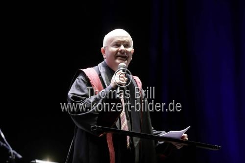 Die Neue Philharmonie Westfalen unter der Leitung von Benjamin Pope spielt die Filmmusik Harry Potter und der Stein der Weisen in Concert in der Lanxess-Arena Köln (&copy; Thomas Brill)