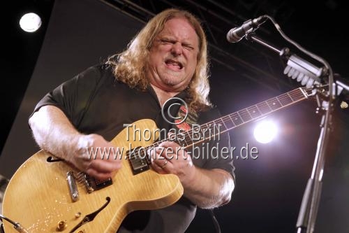 Amerikanischer Rock- und Blues-Gitarrist Warren Haynes gastierte auf seiner 