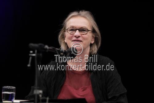 Michael Krüger, Jan Wagner, Elke Heidenreich, Nora Bossong und Jürgen Becker beim großen Lyrik-Abend im Klaus-von-Bismarck-Saal Köln (© Thomas Brill)