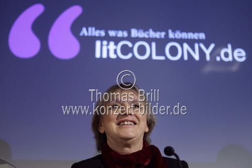 Deutsche Autorin Elke Heidenreich bei ihrer Pressekonferenz  Deutsche Autorin Elke Heidenreich bei ihrer Pressekonferenz