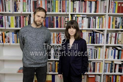 Deutsche Schriftsteller Heinz Helle und Julia Frieses stellen ihre neuen Romane 