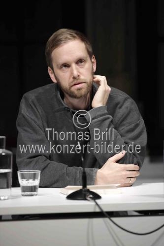 Deutsche Schriftsteller Heinz Helle liest aus seinem neuen Roman 