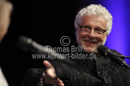 Der österreichische Aktionskünstler André Heller und die deutsche Schriftstellerin Elke Heidenreich reisen in den Süden im Klaus-von-Bismarck-Saal des WDR Funkhaus Köln (&copy; Thomas Brill)