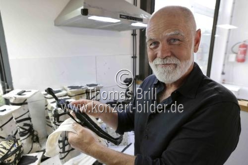 Deutscher Bildhauer Hannes Helmke in seinem Atelier in Köln (&copy; Thomas Brill)