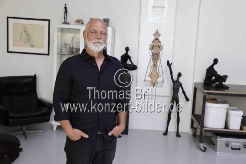 Deutscher Bildhauer Hannes Helmke in seinem Atelier in Köln (&copy; Thomas Brill)